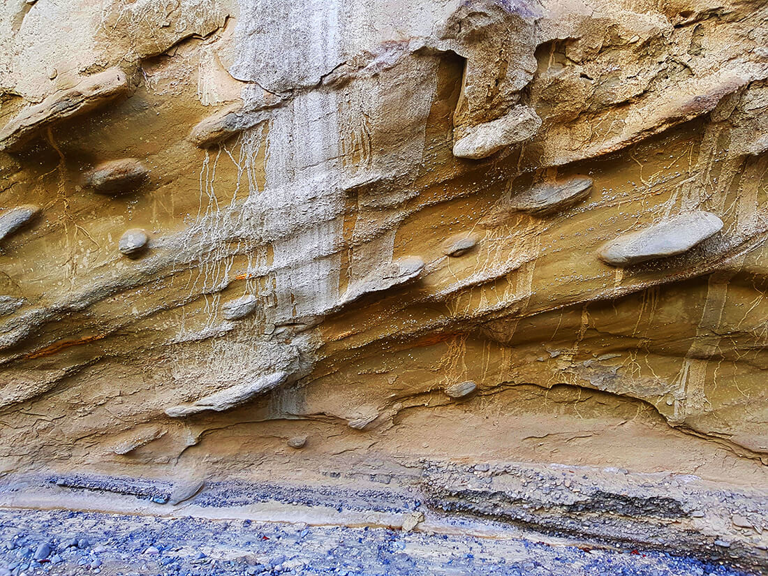 wall-of-seashells-in-pantishara-gorge